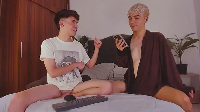 Snapshot of 2gays_1Str8 chatting on 23, 2, 2025 2gays 1Str8 online show from 23, 2, 2025