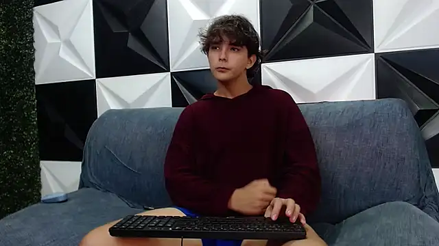 Dani cumboy online show from 11, 12, 2024