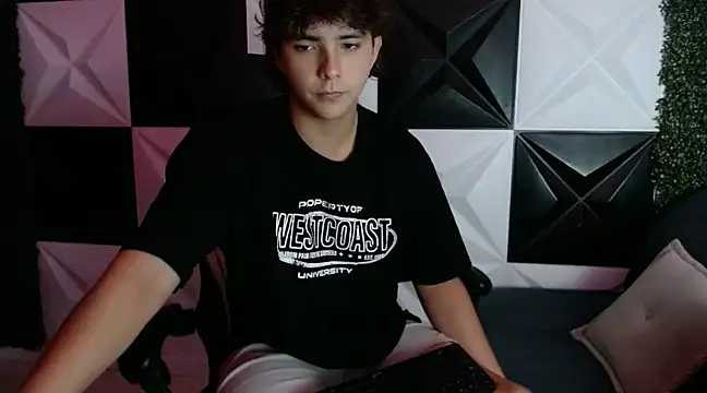 Dani cumboy online show from 12, 1, 2025