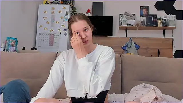 Girl alone home online show from 20, 4, 2026