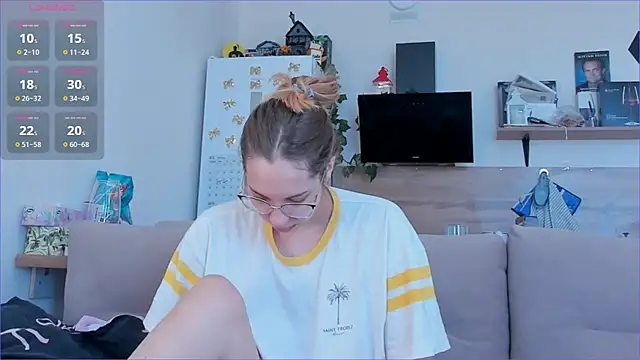 Girl alone home online show from 23, 4, 2026