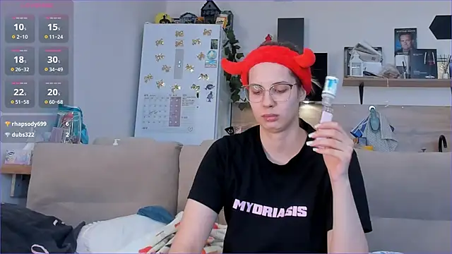 Girl alone home online show from 25, 4, 2026