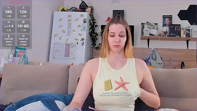 Girl alone home online show from 25, 4, 2026