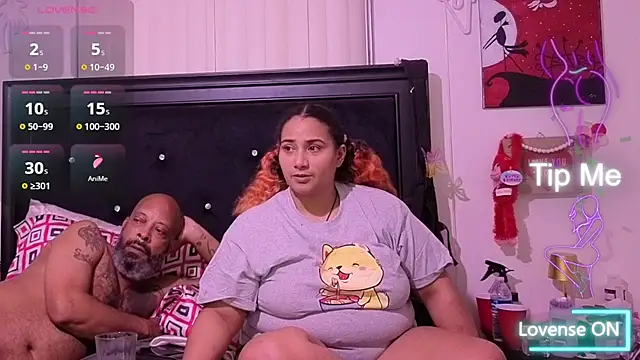 Snapshot of MrAndMrsCrook chatting on 5, 10, 2025 MrAndMrsCrook online show from 5, 10, 2025