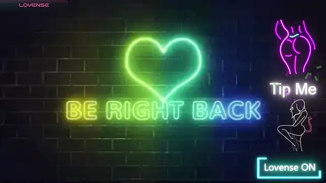 Snapshot of MrAndMrsCrook chatting on 13, 11, 2025 MrAndMrsCrook online show from 13, 11, 2025