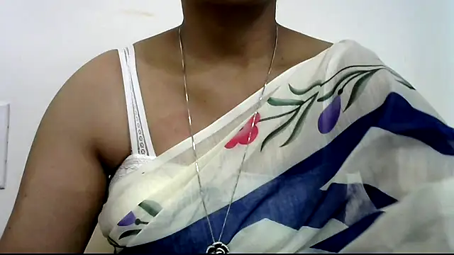 Snapshot of rashmika_reddy chatting on 10, 9, 2025 rashmika reddy online show from 10, 9, 2025