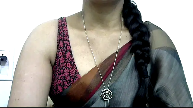 Snapshot of rashmika_reddy chatting on 11, 9, 2025 rashmika reddy online show from 11, 9, 2025