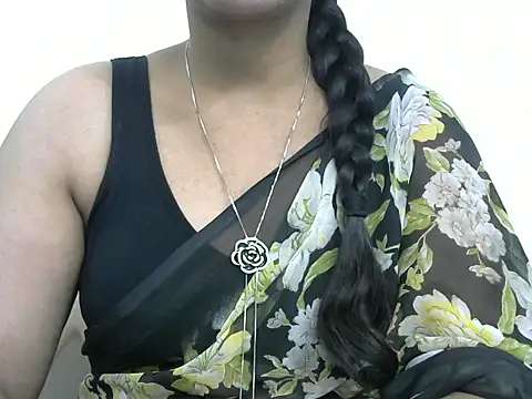 Snapshot of rashmika_reddy chatting on 1, 12, 2025 rashmika reddy online show from 1, 12, 2025