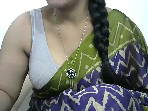 Snapshot of rashmika_reddy chatting on 3, 12, 2025 rashmika reddy online show from 3, 12, 2025