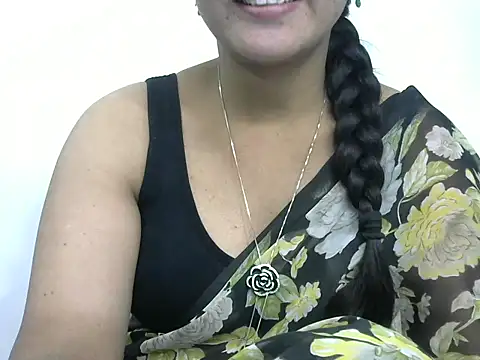 Snapshot of rashmika_reddy chatting on 18, 12, 2025 rashmika reddy online show from 18, 12, 2025