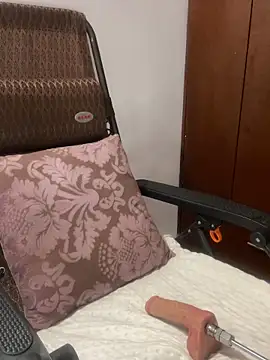 Snapshot of cristal_subin69 chatting on 12, 10, 2025 cristal subin69 online show from 12, 10, 2025