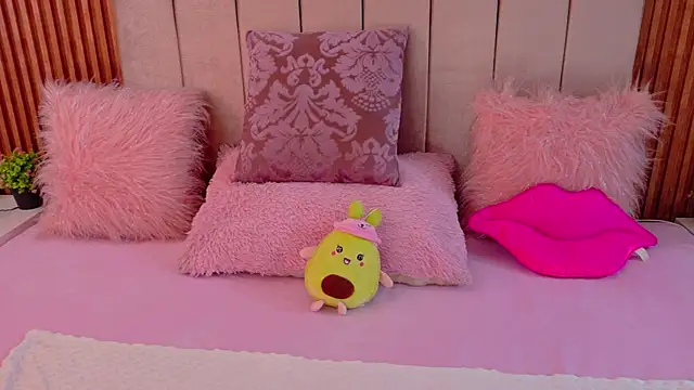 Snapshot of cristal_subin69 chatting on 1, 11, 2025 cristal subin69 online show from 1, 11, 2025