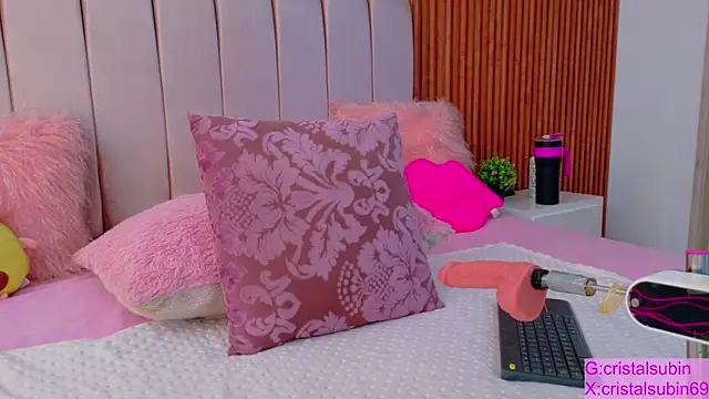 Snapshot of cristal_subin69 chatting on 3, 11, 2025 cristal subin69 online show from 3, 11, 2025