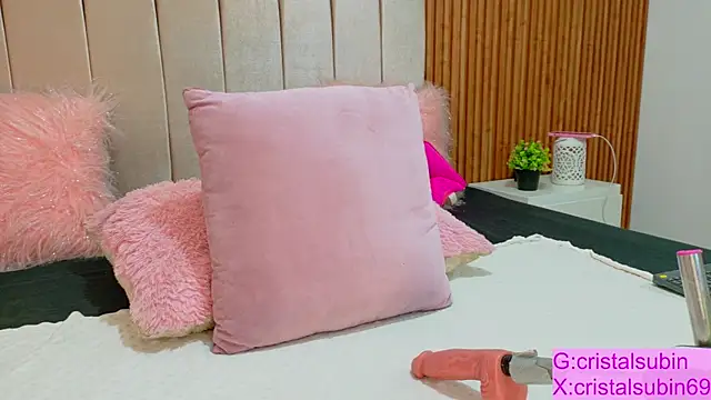 Snapshot of cristal_subin69 chatting on 4, 11, 2025 cristal subin69 online show from 4, 11, 2025