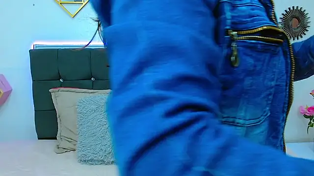 karlamorris  online show from 22, 2, 2025