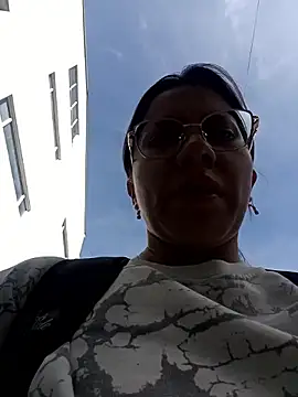 karlamorris  online show from 16, 9, 2025