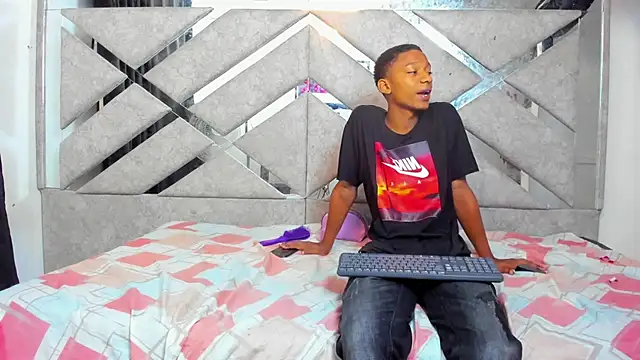 EvaxEmma online show from 7, 2, 2025