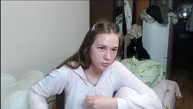 leila bambi  online show from 12, 1, 2025