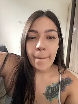 Latina vanessa online show from 29, 9, 2025