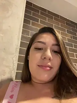 Latina vanessa online show from 4, 8, 2026