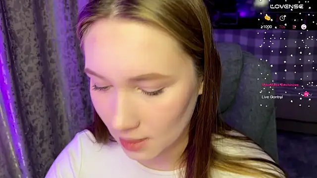 Snapshot of ChloeMillerMeow chatting on 4, 12, 2025 ChloeMillerMeow online show from 4, 12, 2025