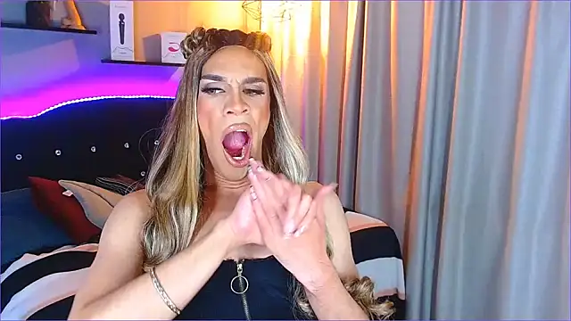 camila hootie online show from 28, 12, 2024