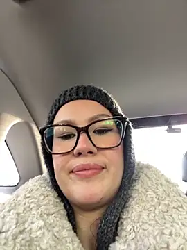 RinaCat online show from 1, 2, 2025