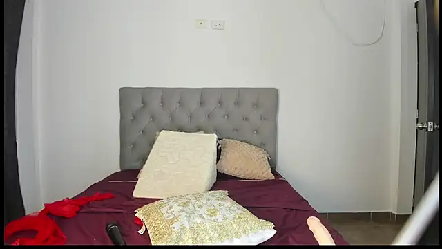 Nicol Swift  online show from 6, 2, 2025