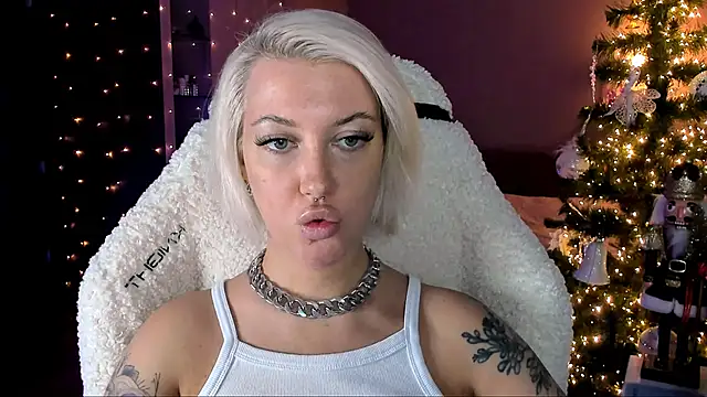 Snapshot of tykioty_Miley chatting on 22, 12, 2024 tykioty Miley online show from 22, 12, 2024