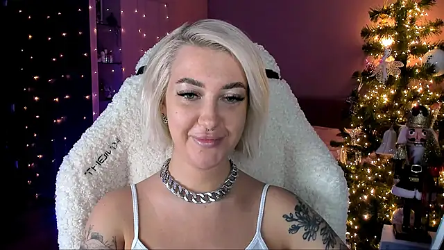 Snapshot of tykioty_Miley chatting on 29, 12, 2024 tykioty Miley online show from 29, 12, 2024