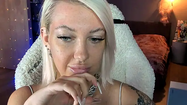 Snapshot of tykioty_Miley chatting on 10, 10, 2025 tykioty Miley online show from 10, 10, 2025