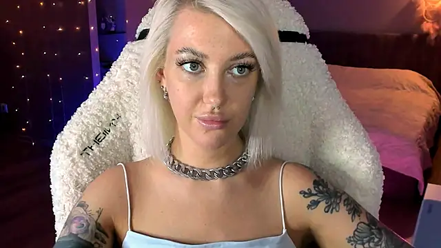 Snapshot of tykioty_Miley chatting on 27, 11, 2025 tykioty Miley online show from 27, 11, 2025