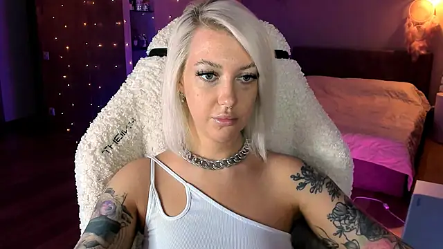 Snapshot of tykioty_Miley chatting on 5, 12, 2025 tykioty Miley online show from 5, 12, 2025