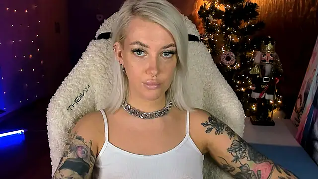 Snapshot of tykioty_Miley chatting on 12, 1, 2026 tykioty Miley online show from 12, 1, 2026