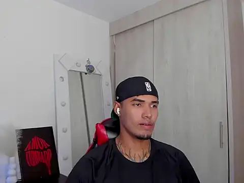 thomas latin boy online show from 15, 5, 2026
