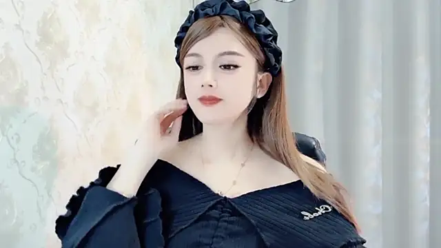 Snapshot of VIWVI chatting on 4, 2, 2025 VIWVI online show from 4, 2, 2025