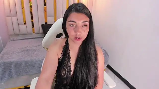 Karla hernandez  online show from 7, 2, 2025