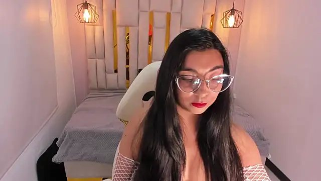 Karla hernandez  online show from 15, 2, 2025