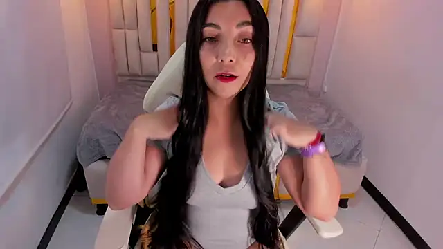 Karla hernandez  online show from 1, 3, 2025