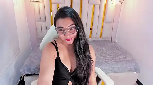 Karla hernandez  online show from 7, 3, 2025