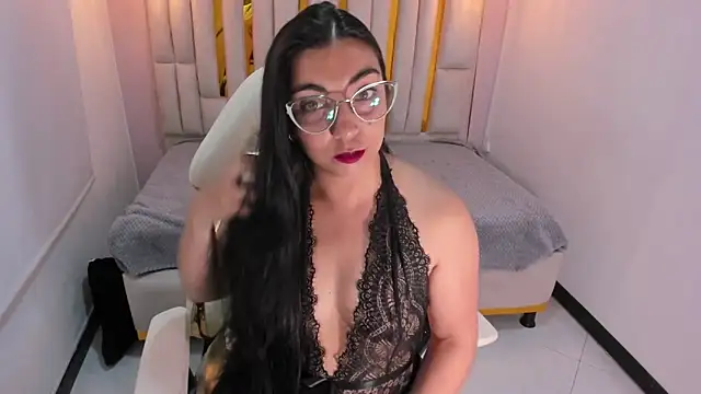 Karla hernandez  online show from 15, 3, 2025