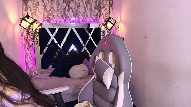 Karla hernandez  online show from 17, 10, 2025