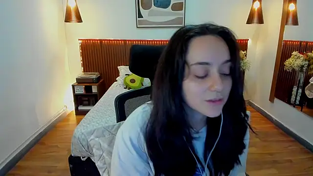Snapshot of KatherineBond chatting on 26, 5, 2026 KatherineBond online show from 26, 5, 2026