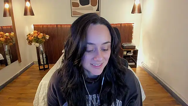 Snapshot of KatherineBond chatting on 18, 6, 2026 KatherineBond online show from 18, 6, 2026