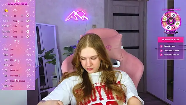 TrissMerigold9 online show from 4, 3, 2026