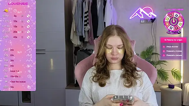 TrissMerigold9 online show from 10, 3, 2026