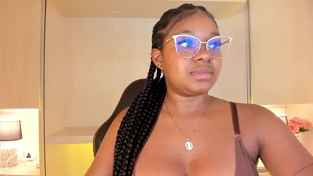 Snapshot of tamaraa_smiith chatting on 21, 10, 2025 tamaraa smiith online show from 21, 10, 2025