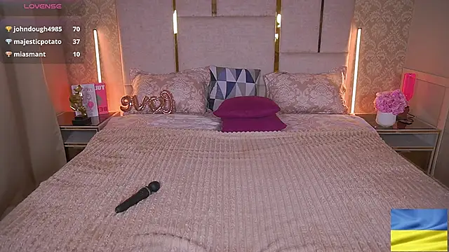 SusieWood online show from 25, 2, 2025