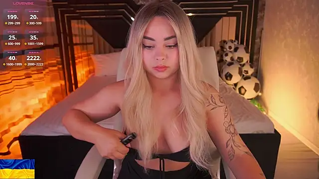 SusieWood online show from 2, 7, 2026