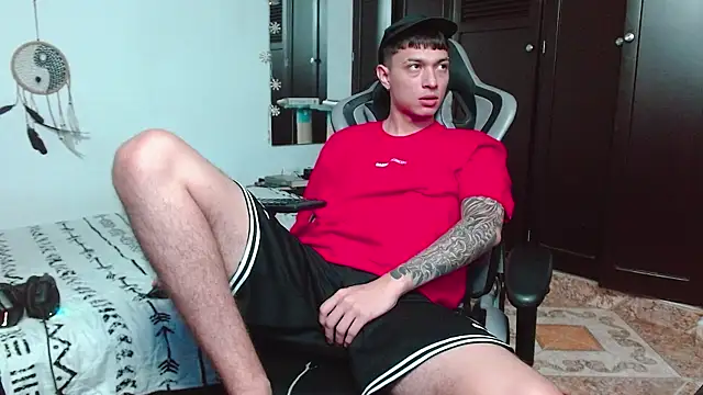 Snapshot of aaron_blug chatting on 12, 12, 2024 aaron blug online show from 12, 12, 2024